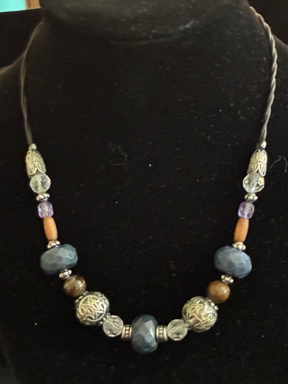 Lia Sophia EUC Necklace Blue
Sodalite Stone Wood Bead
Leather Cord Silver Tone